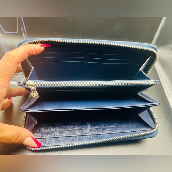 Louis Vuitton Zippy long wallet in blue Epi leather. With silver hardware. VGUC💙 - Picture 8 of 12